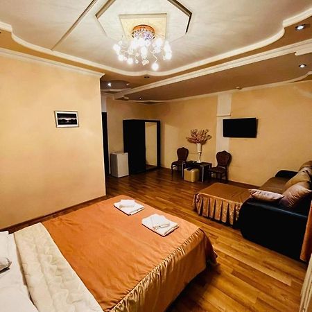 Lux Palace Hotel Kutaiszi Kültér fotó