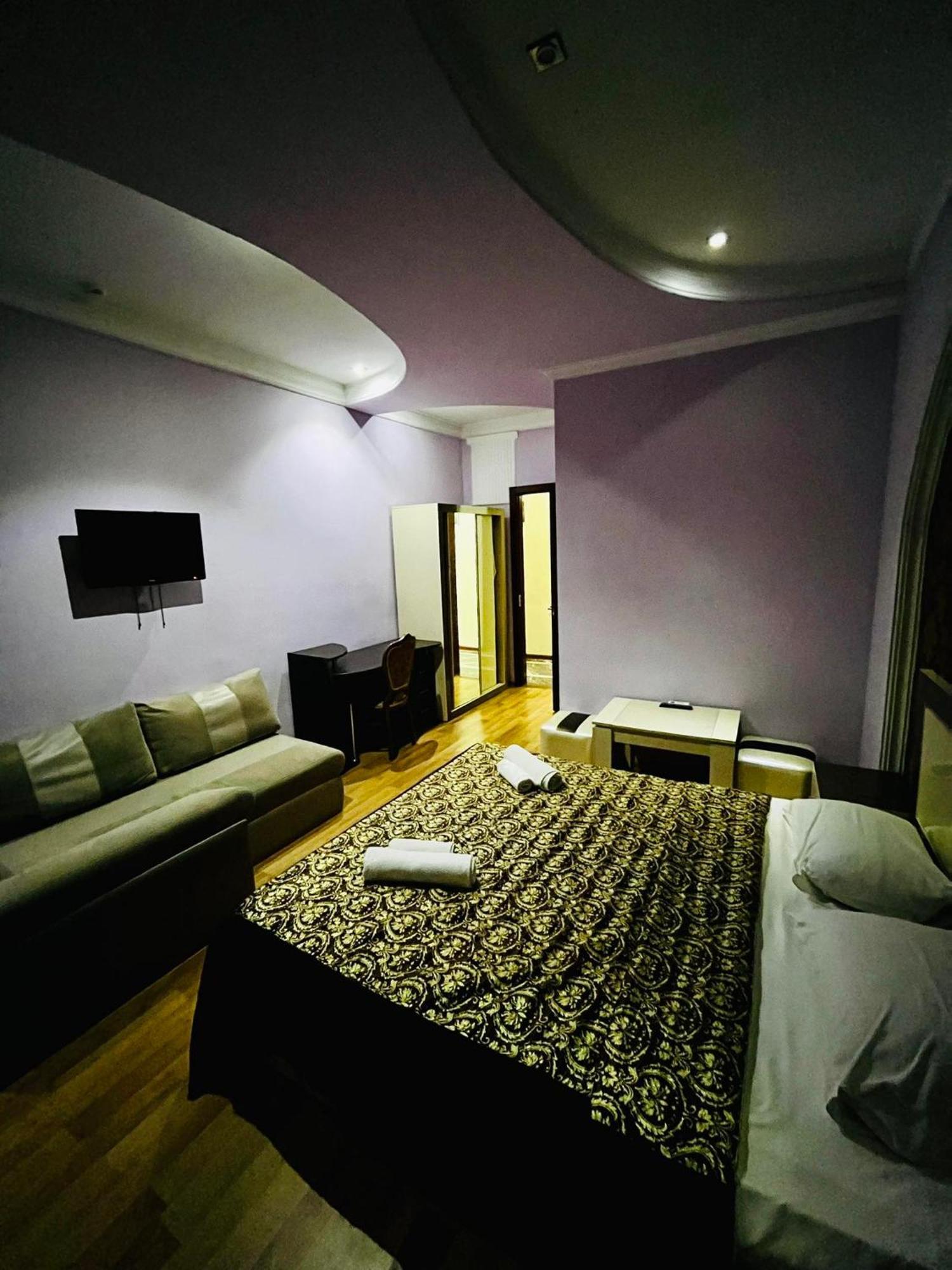 Lux Palace Hotel Kutaiszi Kültér fotó