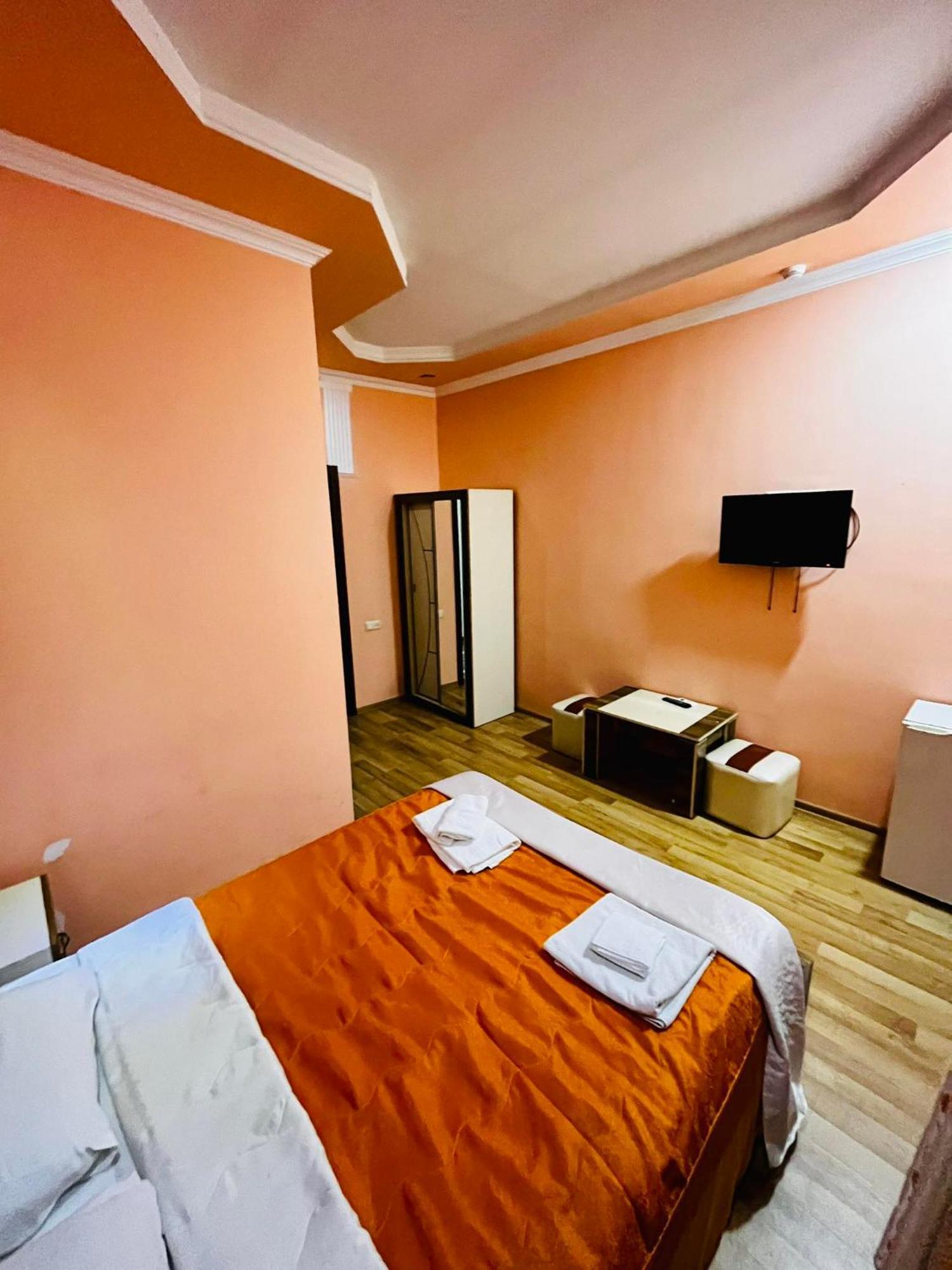 Lux Palace Hotel Kutaiszi Kültér fotó