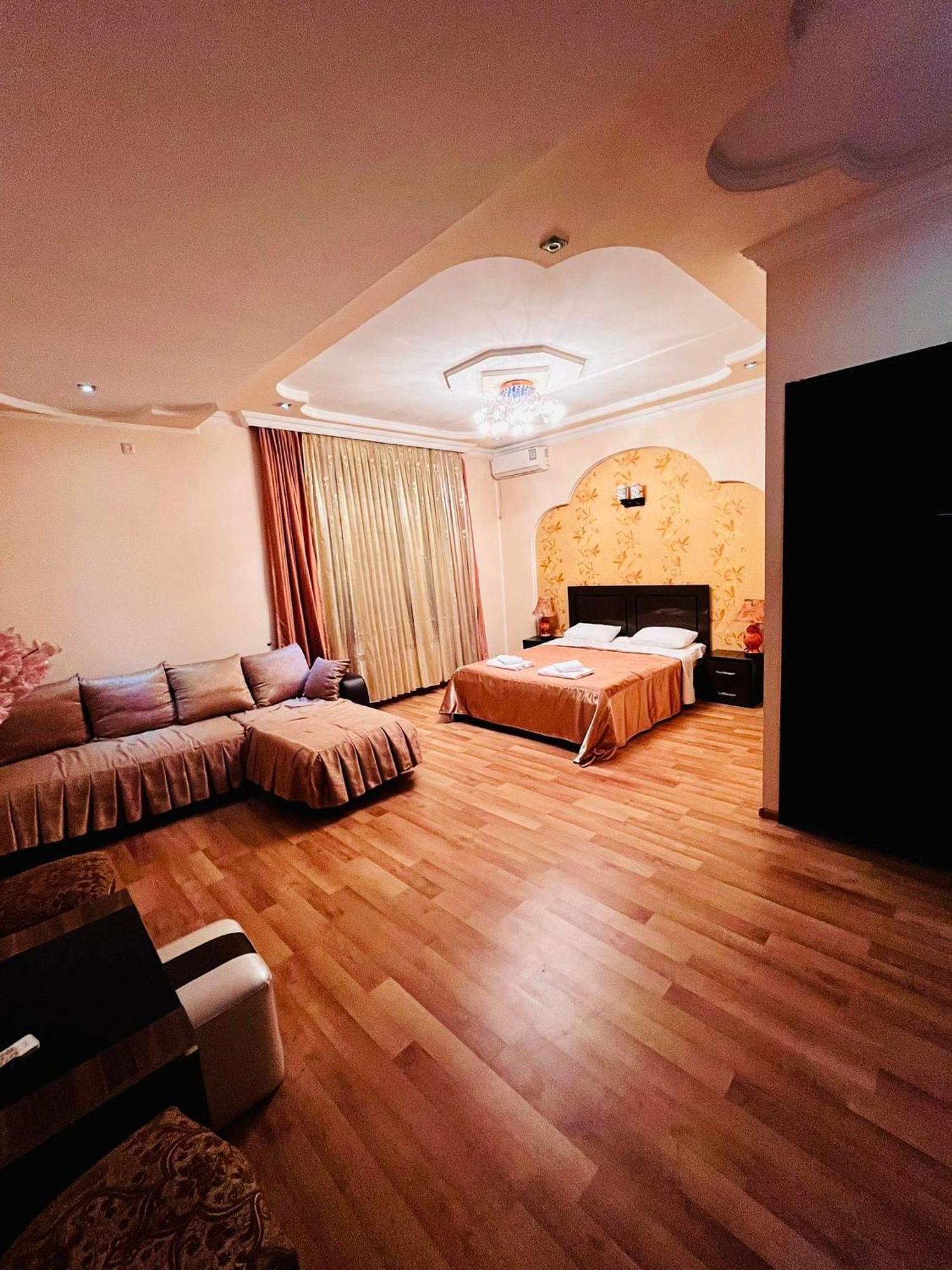 Lux Palace Hotel Kutaiszi Kültér fotó