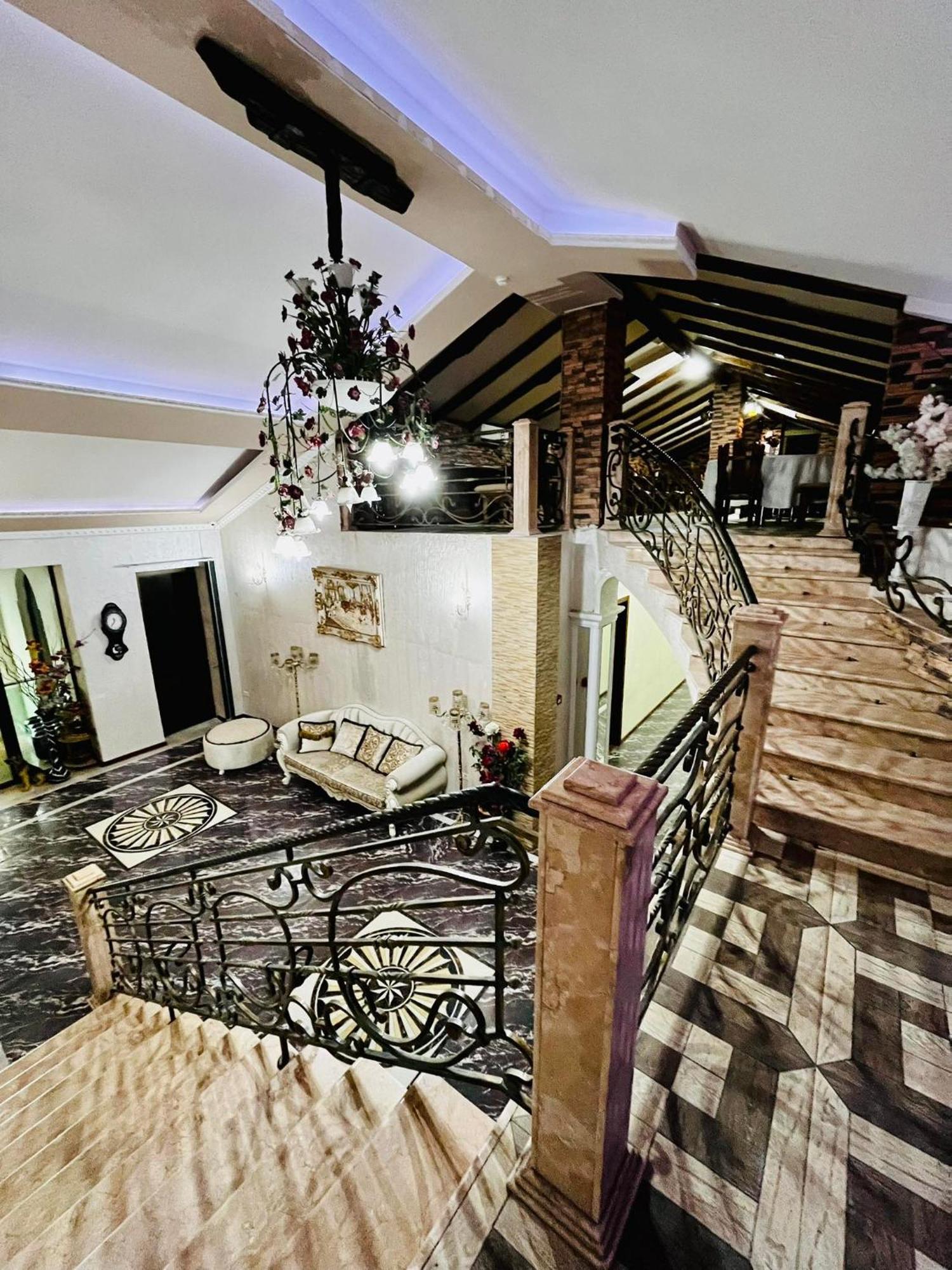 Lux Palace Hotel Kutaiszi Kültér fotó