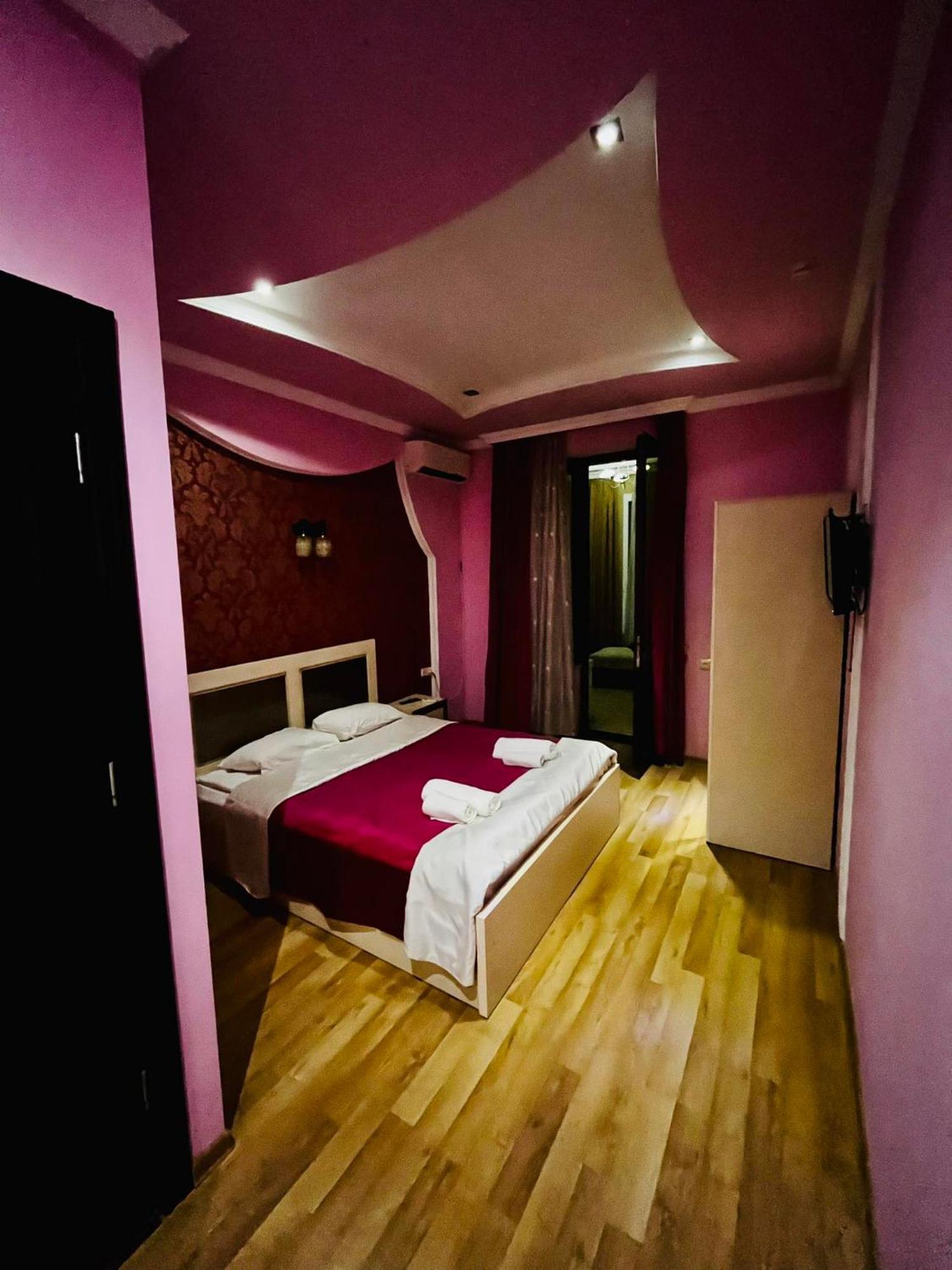 Lux Palace Hotel Kutaiszi Kültér fotó
