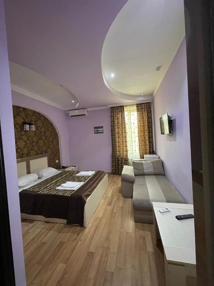 Lux Palace Hotel Kutaiszi Kültér fotó