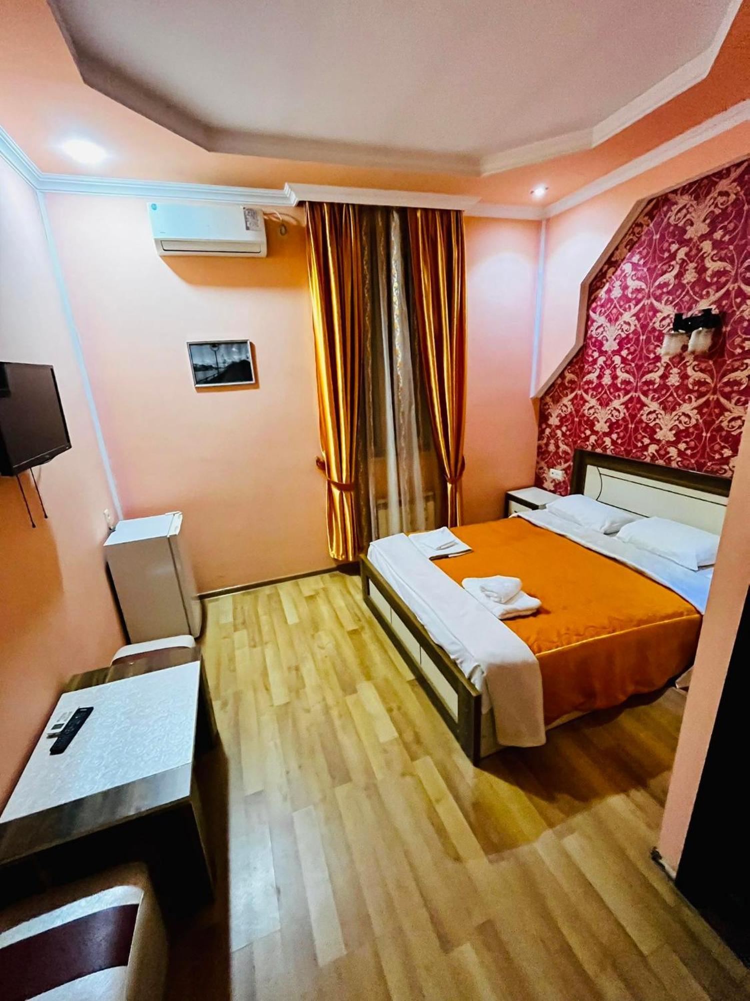 Lux Palace Hotel Kutaiszi Kültér fotó