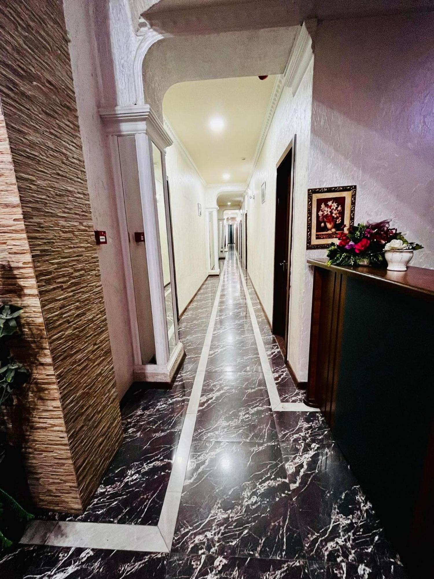 Lux Palace Hotel Kutaiszi Kültér fotó