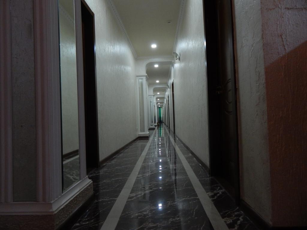 Lux Palace Hotel Kutaiszi Kültér fotó