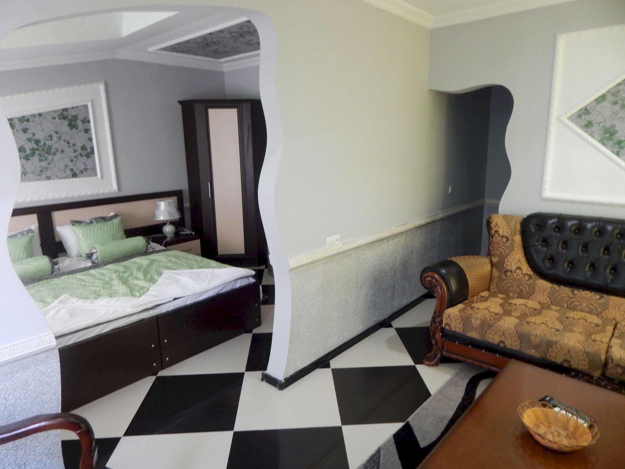 Lux Palace Hotel Kutaiszi Kültér fotó
