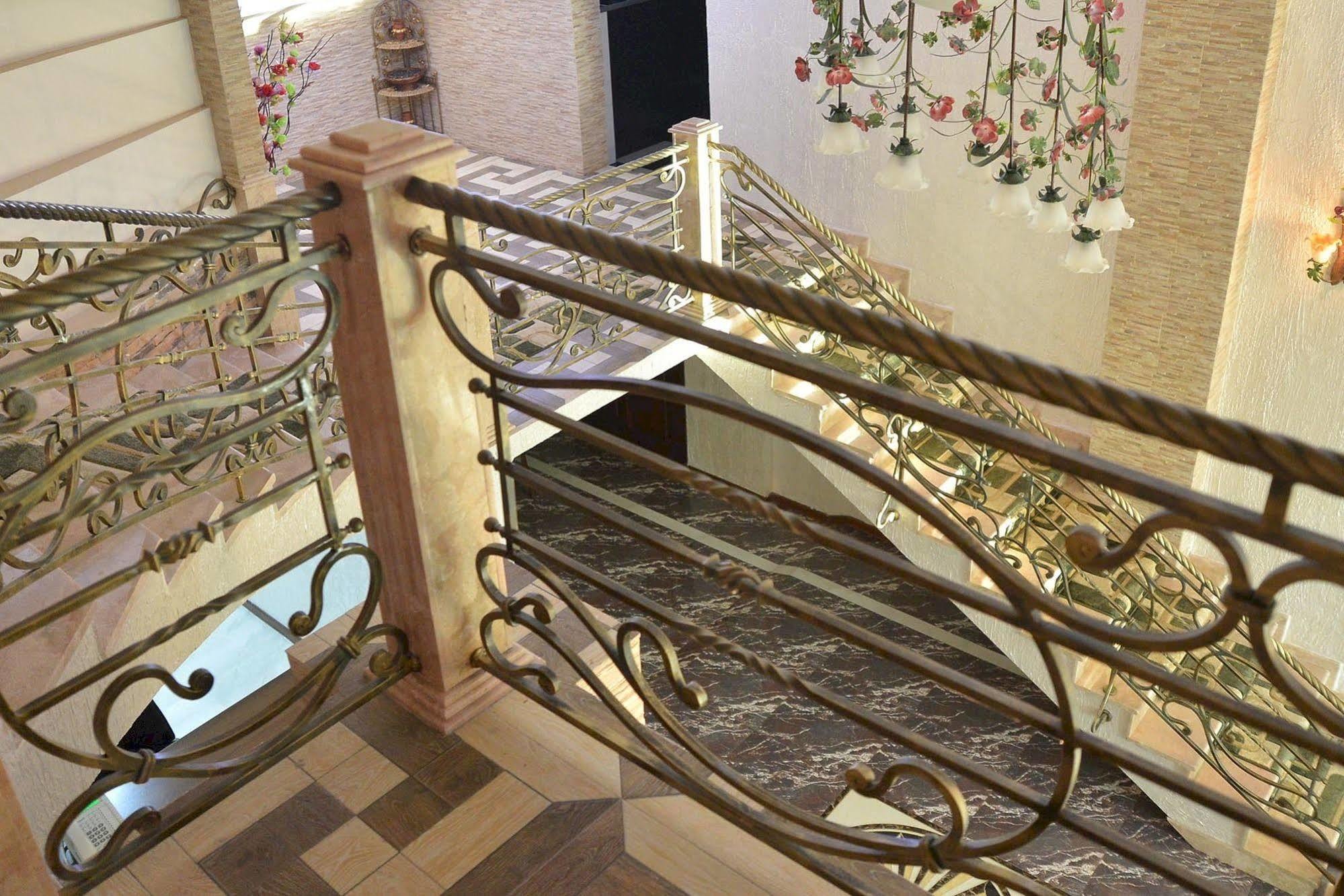Lux Palace Hotel Kutaiszi Kültér fotó
